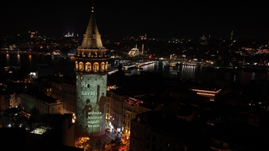 Galata Kulesi'ne savaşlarda engelli kalan çocuklar ve sivillerin videosu yansıtıldı