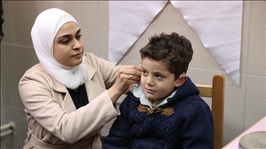 دمشق.."تيكا" التركية تقدّم أجهزة طبية لأطفال سوريين ذوي إعاقة سمعية 