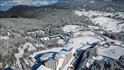 Kış turizmi merkezlerinden Uludağ'a yağan kar rezervasyonlara hareketlilik getirdi