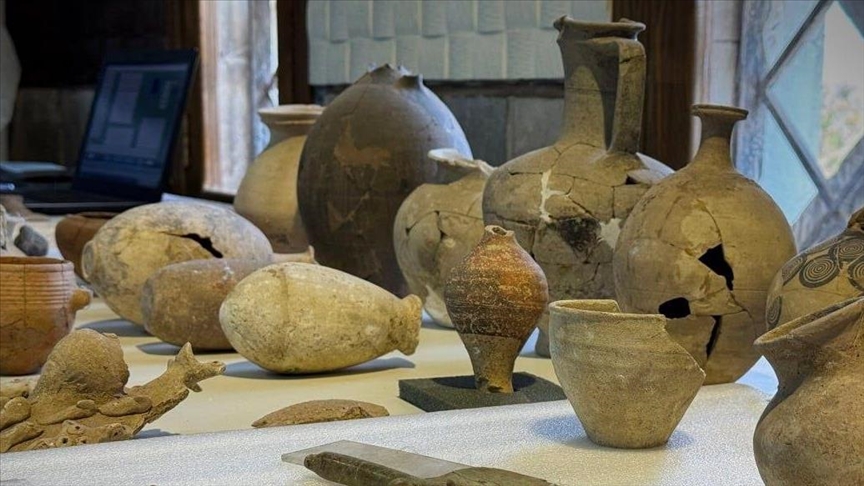 سوريا .. متحف إدلب يستعيد أكثر من 1400 قطعة أثرية