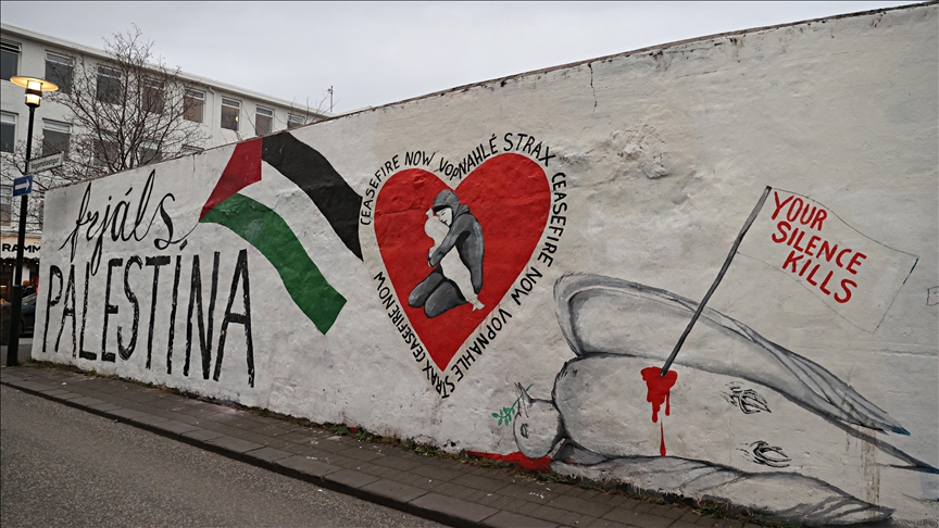Голем графит „Слободна Палестина“ насликан на затвор во Рејкјавик го привлече вниманието