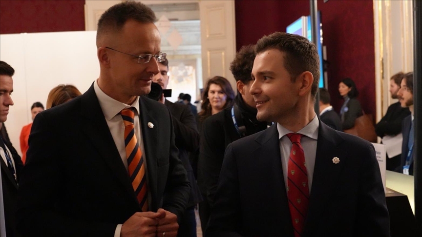  Средба Муцунски - Сијарто во Виена, нагласени динамичната соработка и поддршката на Унгарија за евроинтеграцијата