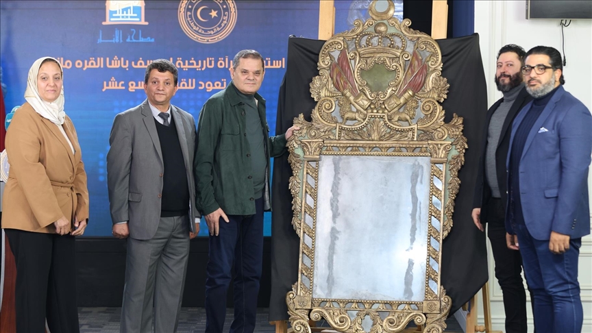 "الآثار الليبية" تتسلم مرآة تاريخية نادرة تعود إلى عهد يوسف باشا القرمانلي