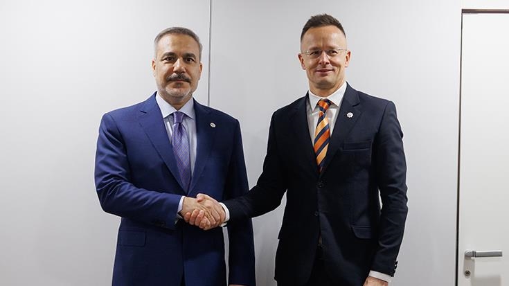 وزير الخارجية التركي يلتقي نظيره المجري في فيينا