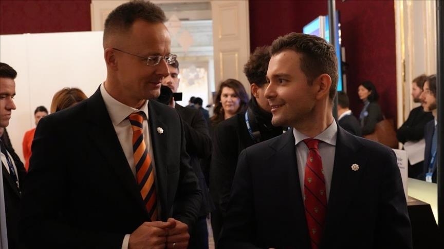 Mucunski i Szijjarto u Beču razgovarali o jačanju saradnje i evropskom putu Sjeverne Makedonije