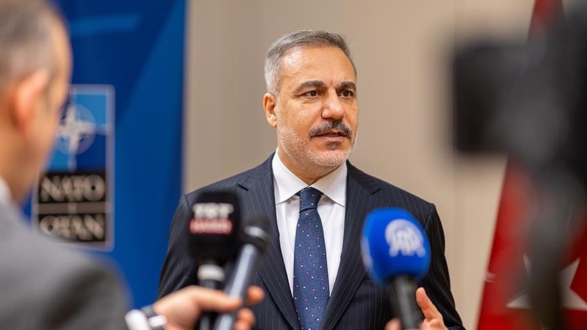 فيدان يحذر من اتساع رقعة الحرب الروسية الأوكرانية