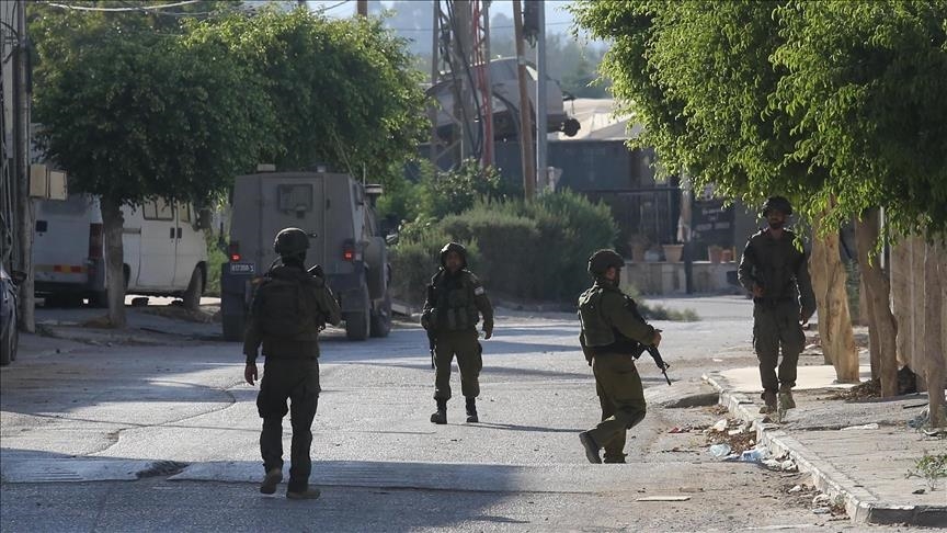 الجيش الإسرائيلي يصيب فلسطينيا بالرصاص جنوبي الضفة