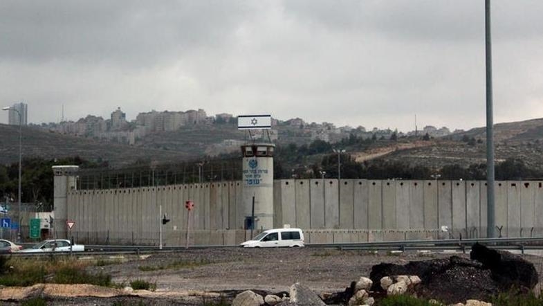 حماس: استشهاد 3 أسرى بسجون الاحتلال يؤكد سياسة القتل المتعمدة 