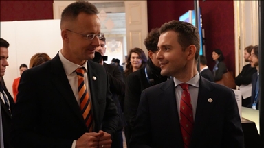  Средба Муцунски - Сијарто во Виена, нагласени динамичната соработка и поддршката на Унгарија за евроинтеграцијата