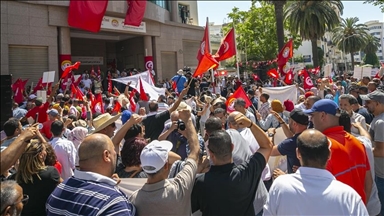 اتحاد الشغل التونسي: نمد يدا للحوار وبأخرى نستعد للنضال