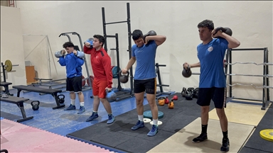 Yozgat'ta yeni şampiyon güreşçiler yetişiyor