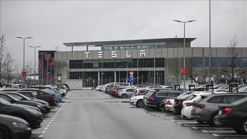 Germany's factory orders up 1.5% in October, exceeding expectations