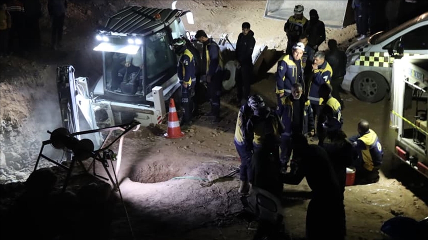 سباق لإنقاذ الطفلة "شذى" بعد سقوطها داخل بئر بإدلب السورية