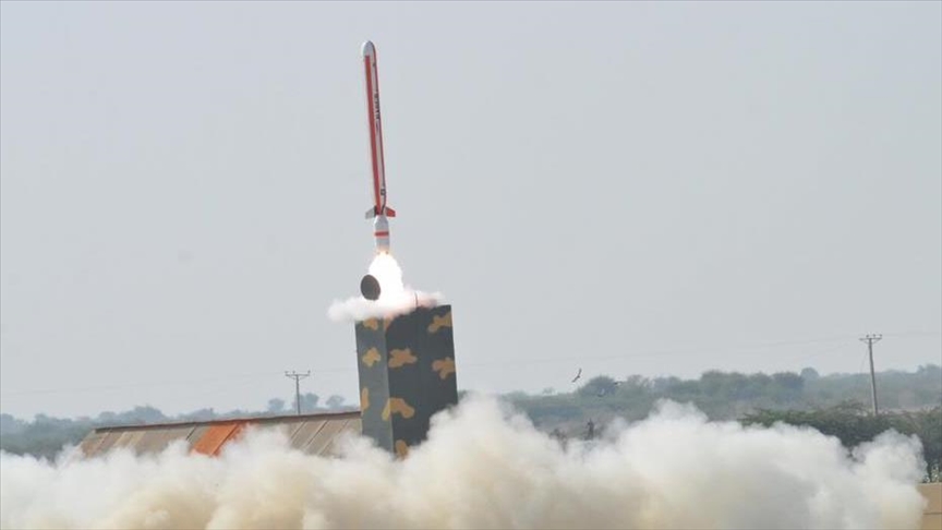 إيران تجري تجارب صواريخ كروز وباليستية في مضيق هرمز