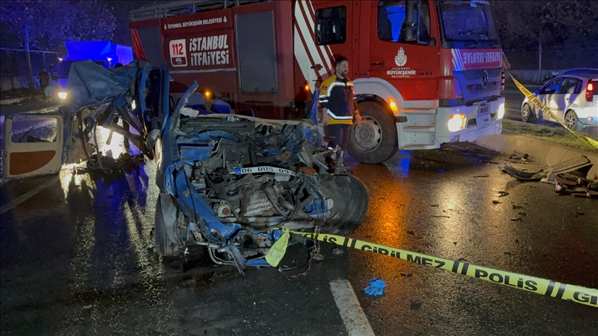 Başakşehir'de zincirleme trafik kazasında 2 kişi öldü, 5 kişi yaralandı
