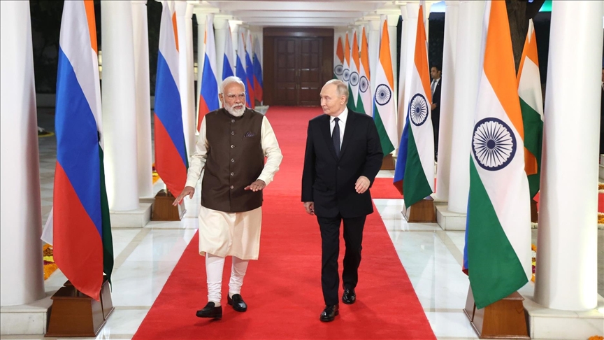 Putini merr pjesë në ceremoninë presidenciale para samitit Indi Rusi në New Delhi