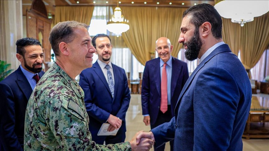 قائد "سنتكوم" يهنئ الأمن السوري لاعتراضه شحنات أسلحة لحزب الله