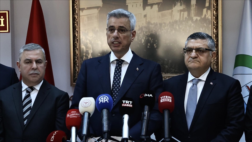 Sağlık Bakanı Memişoğlu: Türkiye genelinde 856 ambulans aldık ve birkaç hafta içerisinde illerimize göndereceğiz