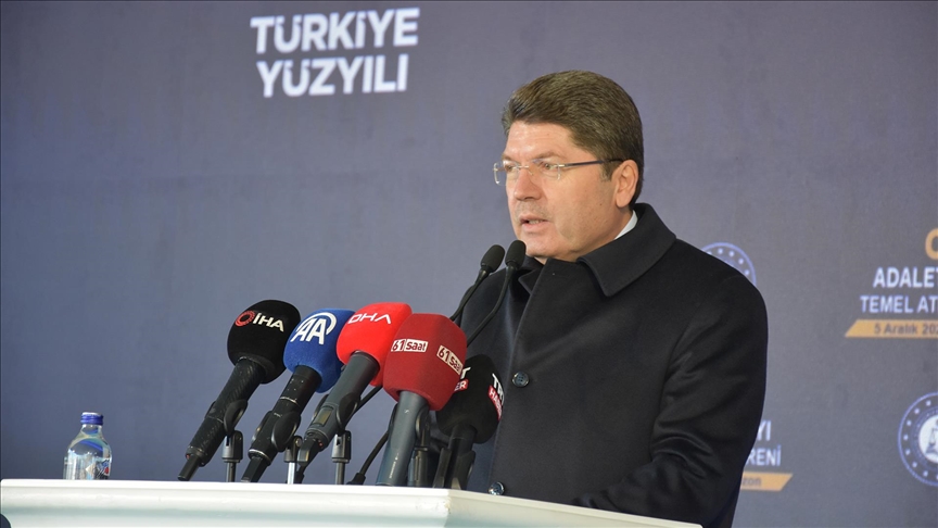 Adalet Bakanı Tunç: Biz adaleti, Sayın Cumhurbaşkanımızın öncülüğünde birilerinin arka bahçesi olmaktan kurtardık