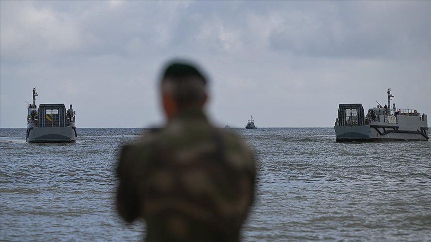 Fransa Donanması, nükleer denizaltıların konuşlu olduğu üssün üzerinde uçan İHA’lara ateş açtı