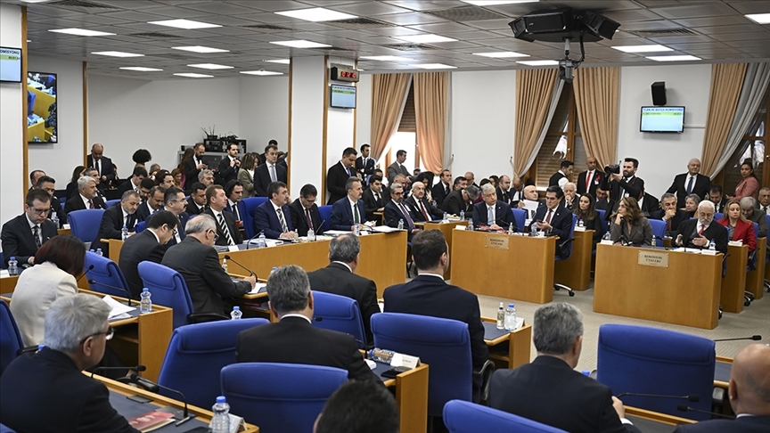 "Kamudaki kariyer meslek mensupları ve yöneticilere zam önergesi" geri çekildi