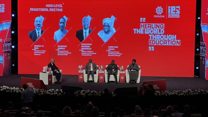 À Istanbul, le Sénégal, le Mali et Djibouti présentent leurs réformes pour “guérir le monde par l’éducation”