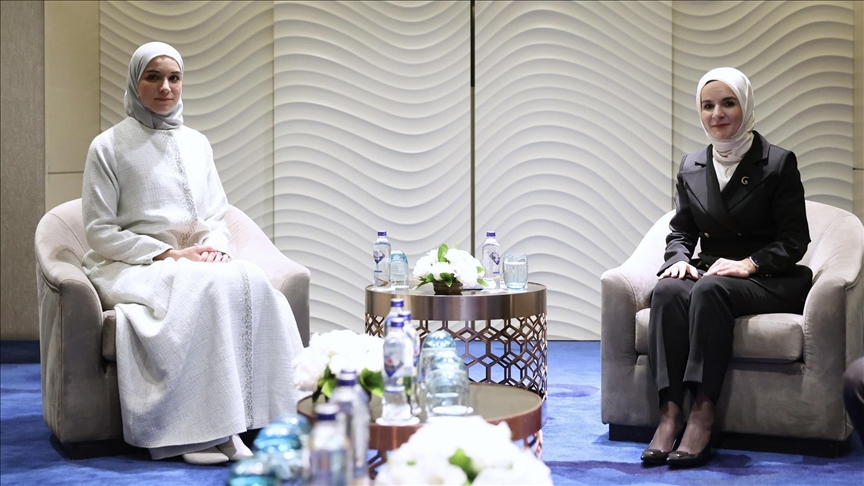 وزيرة الأسرة التركية تلتقي سيدة سوريا الأولى