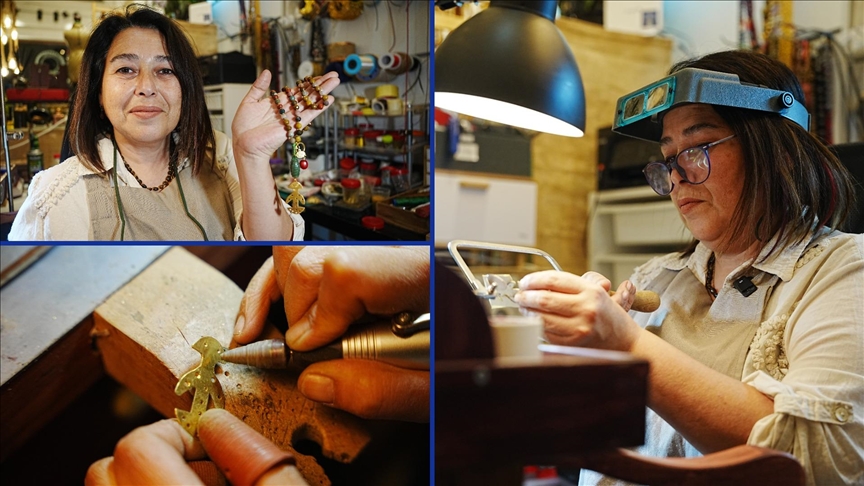 Kadın sadekar Anadolu medeniyetlerinin izlerini takılara işliyor