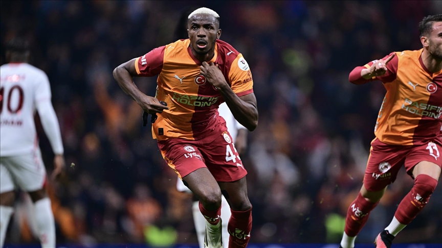 قدم.. فيكتور أوسيمين يقود غالاطة سراي لتخطي صامسون سبور بصعوبة