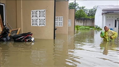 Përmbytjet nga baticat godasin lagjen Muara Angke në Xhakartën Veriore