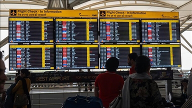 Hindistan'ın en büyük hava yolu şirketi IndiGo'nun iptal ettiği sefer sayısı 1000'i aştı