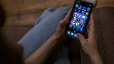 Oprah Winfrey, Avustralya'daki 16 yaş altındakilere sosyal medya yasağını övdü