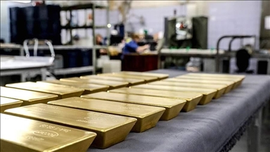 Золотые резервы РФ впервые превысили $300 млрд