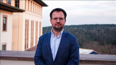 Batı Avrupa'da Müslüman ve Yahudi soykırımını inceleyen kitapla ödül aldı