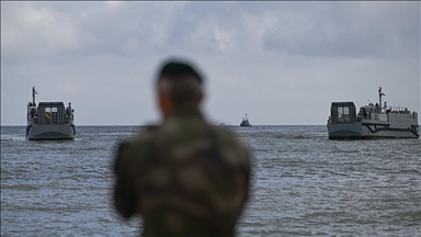 Fransa Donanması, nükleer denizaltıların konuşlu olduğu üssün üzerinde uçan İHA’lara ateş açtı
