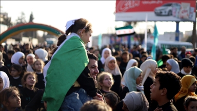 مسير تحرير وأطول علم.. السوريون يحتفلون بالذكرى الأولى لسقوط الأسد