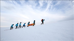 UMKE görevlileri, zorlu eğitimlerle çetin kış şartlarına hazırlanıyor