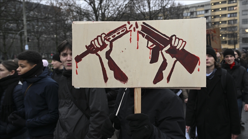 Илјадници ученици протестираа против новиот закон за воена служба во Германија