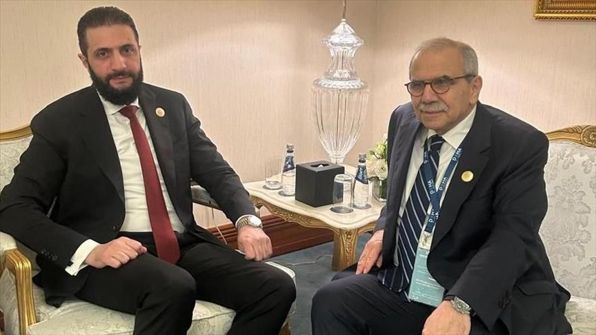 الدوحة.. الشرع ورئيس وزراء لبنان يبحثان تطوير العلاقات الثنائية 