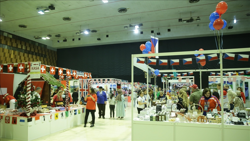 Diplomatski zimski bazar u Sarajevu okupio hiljade posjetilaca u humanitarnoj misiji s porukom "Zajedno možemo puno"