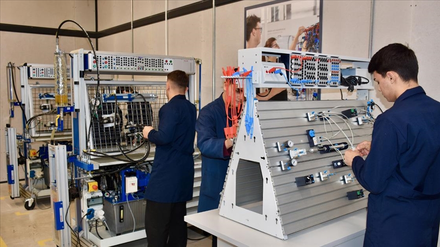 Kocaeli'deki meslek lisesinde yetişen bakım teknisyenleri sanayinin ihtiyacını karşılayacak