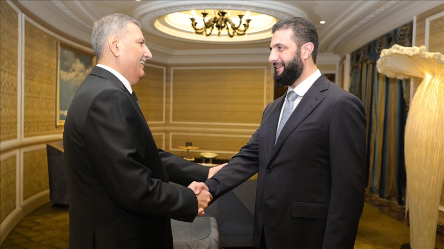 الرئيس السوري يلتقي رياض حجاب على هامش منتدى الدوحة