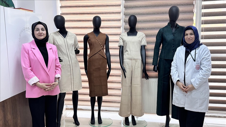 Erkek ustaların dokuduğu tescilli şal şepik kumaşı kadınların elinde ürüne dönüşüyor