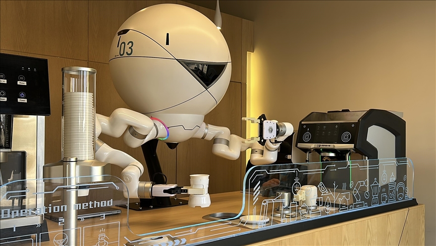 "Robot Cafe" u ofron vizitorëve një përvojë të jashtëzakonshme me shërbimin plotësisht të automatizuar
