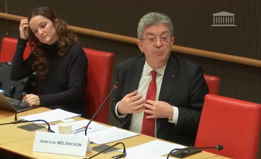 France : Mélenchon dénonce « les fantasmes islamophobes qui dominent le débat public »