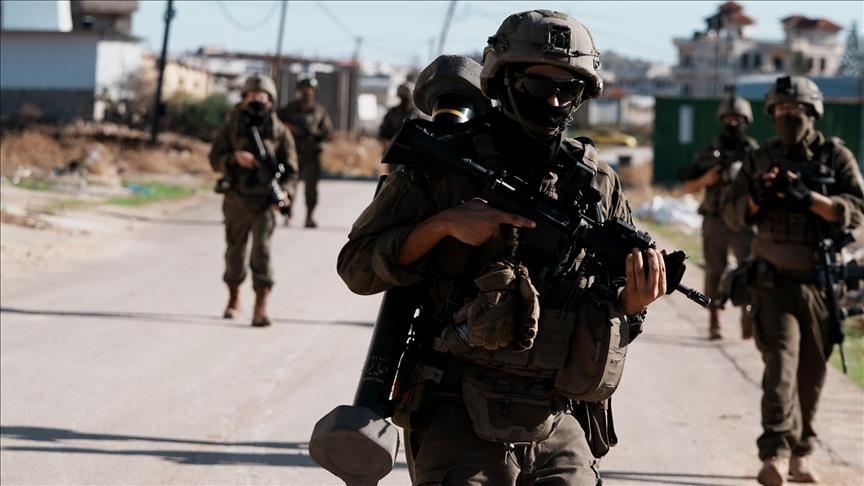 إعلام عبري: عجز بالقوات القتالية يدفع إسرائيل لتمديد الخدمة الإلزامية