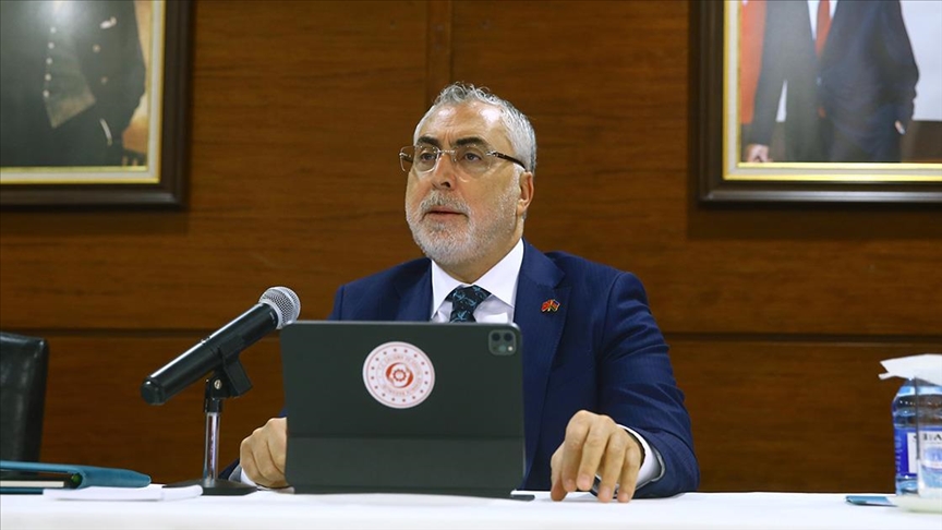 Çalışma ve Sosyal Güvenlik Bakanı Işıkhan, Bakü'de Türk iş insanlarıyla buluştu