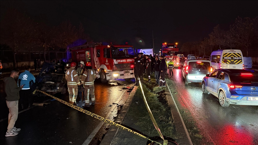 Li Başakşehîrê di qezaya ku gelek wesayîtli hev qelibîn da 2 kes mirin, 5 kes birîndar bûn