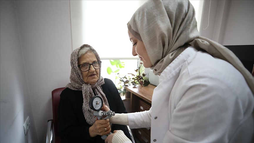 Balıkesir'de kurulan Düşme Kliniği ile yaşlılar hayata daha sıkı tutunuyor