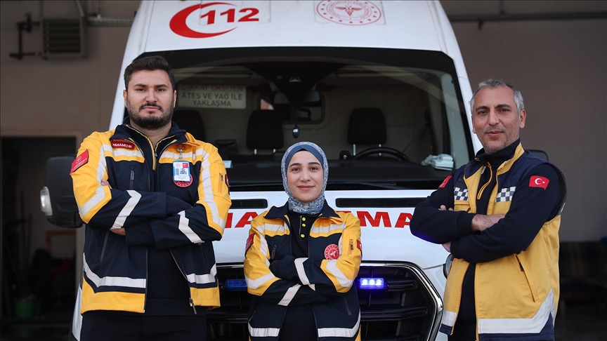 Erzincan'da sağlık çalışanı çift ambulansla zorlu vakalara birlikte koşuyor